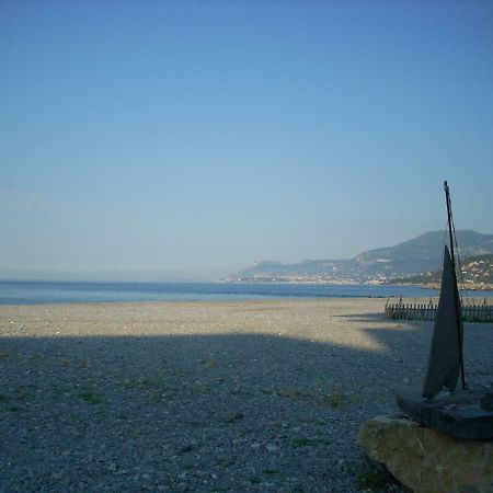 Appartamento Al Mare Di Ventimiglia Exterior photo