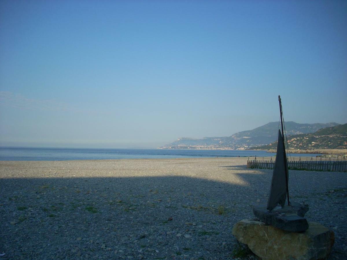 Appartamento Al Mare Di Ventimiglia Exterior photo